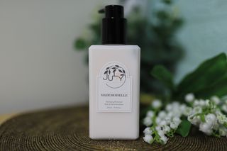 줄라이 모닝 _ JULY MORNING 줄라이모닝 하이드레이팅 퍼퓸드 바디앤핸드 에멀젼 — 4점을 준 리뷰어가 2021년 9월 올린 사용 사진
