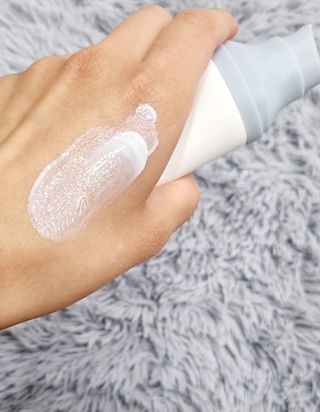 [스킨1004] 마다가스카르 센텔라 히알루-시카 워터핏 선세럼 50ml — 5점을 준 리뷰어가 2024년 5월 올린 사용 사진