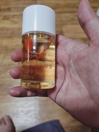 바이오오일 [바이오-오일] 스킨케어 오일 내추럴 60ml — 5점을 준 리뷰어가 2021년 12월 올린 사용 사진