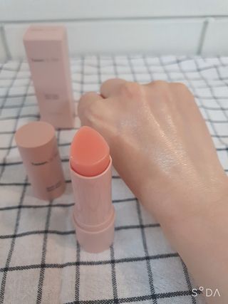 Tween.Ty Skin 트웬티스킨 멀티케어 스틱밤 — 5점을 준 리뷰어가 2022년 4월 올린 사용 사진