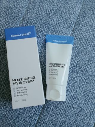더마포레스트 모이스처라이징 아쿠아크림 / 수분크림 히알루론산 펩타이드 보습 미백 주름개선 — 4.5점을 준 리뷰어가 2021년 6월 올린 사용 사진