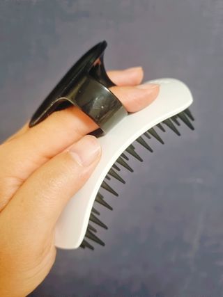 온가족 시원한샴푸 깨끗한두피 샴푸브러쉬 두피스케일링 히트팡블랙에디션 — 5점을 준 리뷰어가 2021년 7월 올린 사용 사진