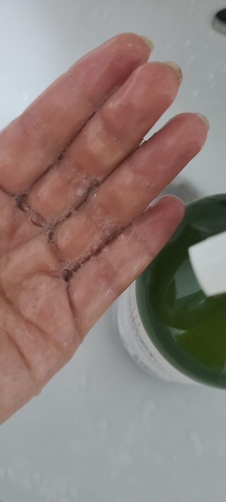 올리브 오일 스킨케어 컴퍼니 [OOSC] 향기로운 보습 로즈 제라늄 바디워시 500ml — 5점을 준 리뷰어가 2021년 5월 올린 사용 사진