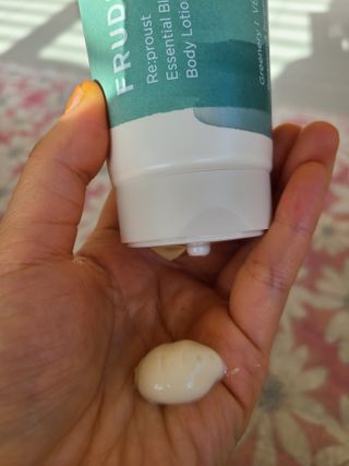 [후르디아] 올리브영 저자극 비건바디로션 — 5점을 준 리뷰어가 2023년 1월 올린 사용 사진