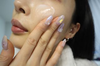 난나 살몬 스파이더 검버섯 미백 톤업 화이트닝 연어 앰플 크림 300ml 대용량 — 5점을 준 리뷰어가 2022년 11월 올린 사용 사진