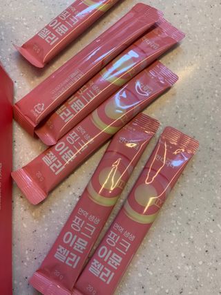 인디닥터 면역 생생 핑크 이뮨 젤리 + 타이탄 BCAA 프로틴 젤리스틱 — 3점을 준 리뷰어가 2022년 4월 올린 사용 사진