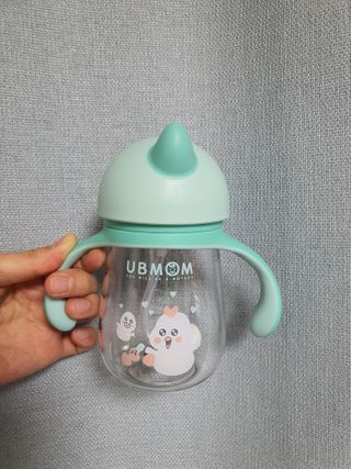 유비맘 트라이탄 코니빨대컵_컬러 랜덤 발송 — 5점을 준 리뷰어가 2020년 12월 올린 사용 사진