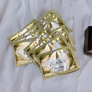 건강누리인터내셔날 레아라 다이아포스 슬리핑 아이패치 골드 & 물광 아이패치 [14회분/총 28매] — 5점을 준 리뷰어가 2022년 7월 올린 사용 사진