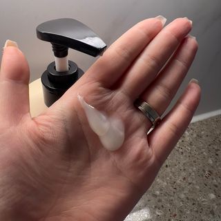 프리마인 더이상 뻣뻣하고 효과없는 탈모샴푸는 NO. 근본부터 케어하는 셀베이스 그린티샴푸(500ml) — 4점을 준 리뷰어가 2023년 3월 올린 사용 사진