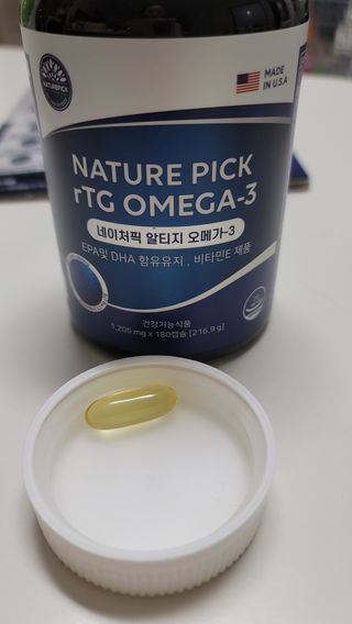 서울약사신협 네이처픽_알티지오메가3_1,205mg x 180캡슐 — 5점을 준 리뷰어가 2021년 9월 올린 사용 사진