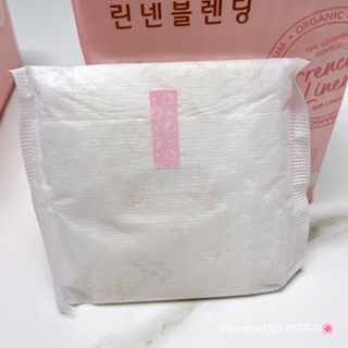 나무드 [유한킴벌리] 좋은느낌 유기농 순면 린넨블렌딩 생리대,롱라이너 중형 36매 1개 + 대형 32매 1개 — 5점을 준 리뷰어가 2021년 10월 올린 사용 사진