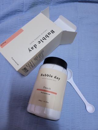 버블데이 아로마/과일 거품 입욕제 — 5점을 준 리뷰어가 2021년 7월 올린 사용 사진