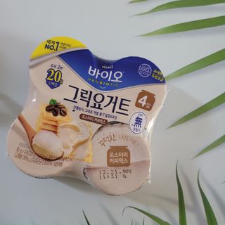 매일바이오 그릭요거트 오리지널 플레인 4개, 로스터리 커피믹스 4개 — 4.5점을 준 리뷰어가 2021년 12월 올린 사용 사진