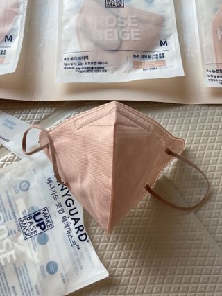 애니가드 셋업메베마스크 (대형 4컬러 + 중형 4컬러) — 5점을 준 리뷰어가 2022년 4월 올린 사용 사진