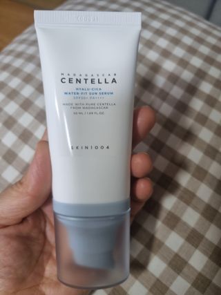[스킨1004] 마다가스카르 센텔라 히알루-시카 워터핏 선세럼 50ml — 5점을 준 리뷰어가 2024년 5월 올린 사용 사진