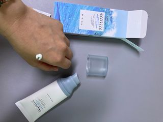 [스킨1004] 마다가스카르 센텔라 히알루-시카 워터핏 선세럼 50ml — 5점을 준 리뷰어가 2024년 5월 올린 사용 사진