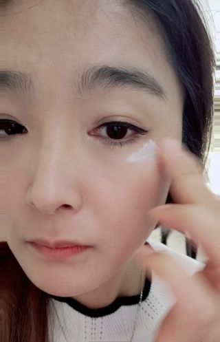 엘리샤코이 유스워터 페이스 앤 아이크림 — 5점을 준 리뷰어가 2021년 2월 올린 사용 사진