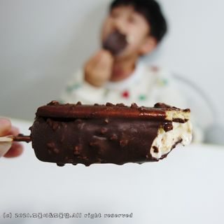 롯데제과 본젤라또 비스킷&바닐라카라멜바, 본젤라또 베리쇼콜라컵 — 5점을 준 리뷰어가 2021년 11월 올린 사용 사진