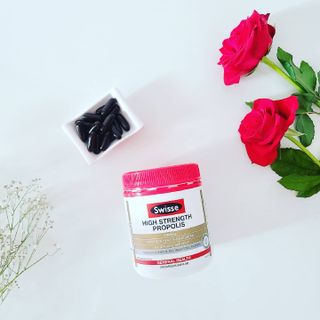 Swisse 스위스 고함량 프로폴리스 2,000mg 210정 — 4점을 준 리뷰어가 2021년 5월 올린 사용 사진