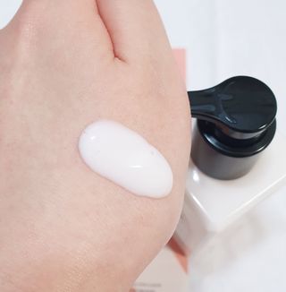 줄라이 모닝 _ JULY MORNING 줄라이모닝 하이드레이팅 퍼퓸드 바디앤핸드 에멀젼 — 5점을 준 리뷰어가 2022년 3월 올린 사용 사진