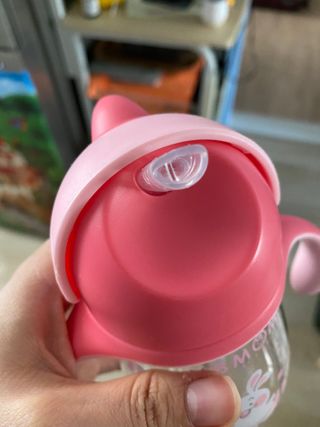 유비맘 트라이탄 코니빨대컵_컬러 랜덤 발송 — 5점을 준 리뷰어가 2020년 12월 올린 사용 사진
