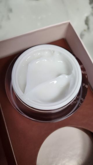 프리마인 바르기만 하면 철벽 스킨케어+24시간 마스크팩 효과. 셀라브 리제너레이팅 시스템 부스터+크림 세트 — 5점을 준 리뷰어가 2023년 5월 올린 사용 사진