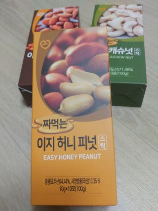 짜먹는 이지견과 짜먹는 이지아몬드, 짜먹는 이지허니피넛, 짜먹는 이지캐슈넛 각 10g X  10포 — 5점을 준 리뷰어가 2021년 2월 올린 사용 사진