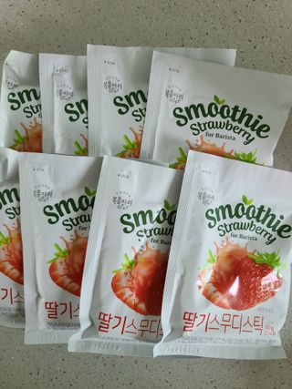 [복음자리] 바리스타 패키지 2종 랜덤발송 (딸기스무디 스틱+샤인머스캣에이드 or 망고스무디+자몽에이드) — 5점을 준 리뷰어가 2022년 7월 올린 사용 사진