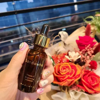 스킨큐어 산다화 비타민c 화이트닝 에센스 30ml — 5점을 준 리뷰어가 2022년 2월 올린 사용 사진