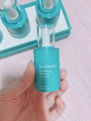 아로메르 리바이탈라이징 블루밍 앰플 10ml x 4ea — 5점을 준 리뷰어가 2021년 8월 올린 사용 사진