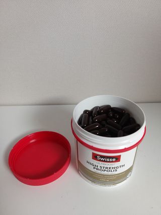 Swisse 스위스 고함량 프로폴리스 2,000mg 210정 — 5점을 준 리뷰어가 2021년 11월 올린 사용 사진