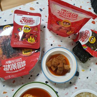 [서울시스터즈] CU 김치 4총사 세트-김치볶음밥, 김치큐브닭, 김치바삭김, 김치아몬드 — 5점을 준 리뷰어가 2021년 10월 올린 사용 사진