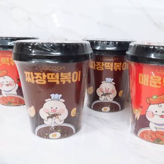 유비쿡 컵떡볶이 매운컵떡볶이2개/ 짜장컵떡볶이 2개  총 4개세트 — 5점을 준 리뷰어가 2021년 2월 올린 사용 사진
