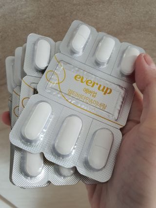 [몸엔용] 에버업 멀티비타민&미네랄, 눈건강 루테인 혈행건강 오메가3, 면역 프로바이오틱스 3종 택1 — 5점을 준 리뷰어가 2022년 4월 올린 사용 사진