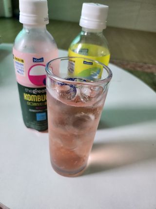 더그레잇티 콤부차 [매일유업] 더그레잇티 44kcal 콤부차 300ml *12개입 (오리지널 6개+베리리치 6개) — 4점을 준 리뷰어가 2023년 7월 올린 사용 사진