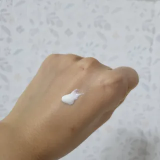 리더스코스메틱 리더스 카밍 바이오틱스 선 에센스 SPF 50+ PA++++ — 5점을 준 리뷰어가 2022년 7월 올린 사용 사진