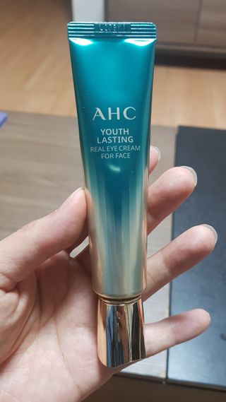 [NEW 탄력유턴 아이크림] AHC 유스 래스팅 리얼 아이크림 포 페이스 — 5점을 준 리뷰어가 2021년 1월 올린 사용 사진