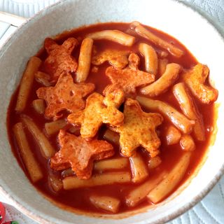 빨간키트 떡볶이 밀키트 2~3인분 매운맛 국물 떡볶이 만들기 쉬운 황금 레시피 분말 소스로 간편한 요리 — 5점을 준 리뷰어가 2021년 8월 올린 사용 사진