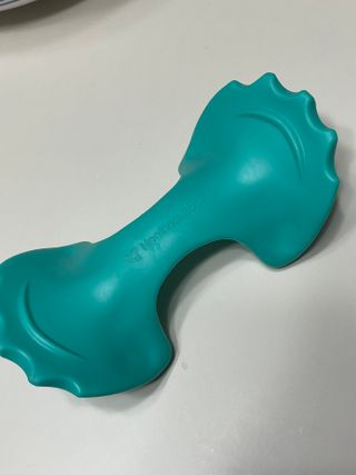 힐니스북 [힐마이넥]   거북목 통증완화를 위한 휴대용 목 안마기 — 5점을 준 리뷰어가 2022년 12월 올린 사용 사진