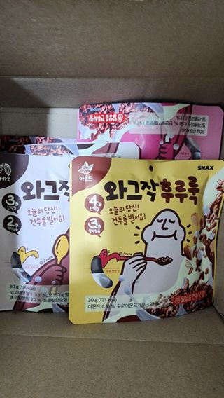 스낵스 와그작후루룩 3종_카카오2봉+아몬드2봉+딸기2봉 (총 6봉) — 5점을 준 리뷰어가 2024년 2월 올린 사용 사진