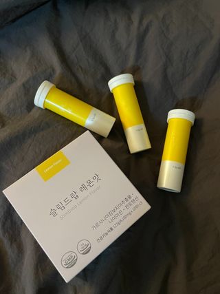 [슬림드랍] 건기식 다이어트 보조제 겸 비타민 — 4점을 준 리뷰어가 2021년 12월 올린 사용 사진