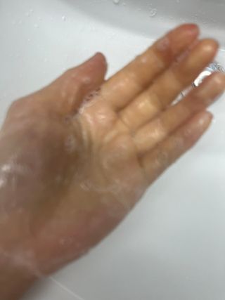 프리마인 더이상 뻣뻣하고 효과없는 탈모샴푸는 NO. 근본부터 케어하는 셀베이스 그린티샴푸(500ml) — 4.5점을 준 리뷰어가 2023년 3월 올린 사용 사진