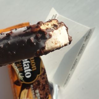 롯데제과 본젤라또 비스킷&바닐라카라멜바, 본젤라또 베리쇼콜라컵 — 4.5점을 준 리뷰어가 2021년 11월 올린 사용 사진