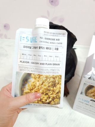다미즐 [아이슈어] 맛있는 관리의 시작 그래놀라 풀믹스 쉐이크 4종 택 1/7일분/초콜릿, 고구마, 곡물, 바나나 — 5점을 준 리뷰어가 2021년 4월 올린 사용 사진
