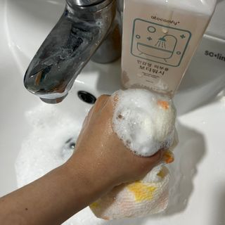 아토컴피 신생아도 사용가능한 무알러지 바디워시 & 여행키트 ( 독일 임상시험 완료 / 영유아 탑투토 워시 겸용 ) — 5점을 준 리뷰어가 2022년 9월 올린 사용 사진
