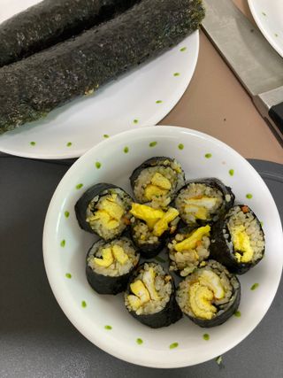 해풀잎 누구나 김밥*1ea [(혼합야채 35g *1ea,  김밥김 (5g, 5ea),  양념간장 (6g, 5ea), 참기름(5g, 2ea)] — 4점을 준 리뷰어가 2022년 7월 올린 사용 사진
