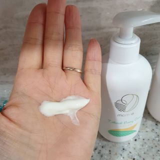 mom e 맘이 내추럴 베이비 케어 샴푸앤바스+로션 — 5점을 준 리뷰어가 2021년 1월 올린 사용 사진