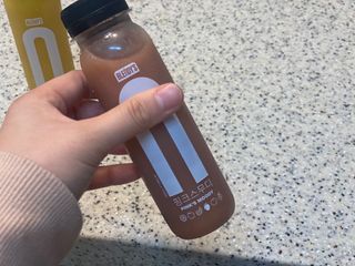 BLENDY'S 핑크 스무디+블론디 스무디 — 2.5점을 준 리뷰어가 2021년 12월 올린 사용 사진