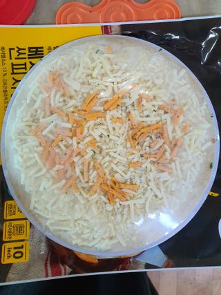 [푸딩팩토리] 10인치 씬피자 3종 택2_베샤멜 고르곤졸라/불고기/고르곤졸라 — 5점을 준 리뷰어가 2022년 5월 올린 사용 사진