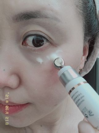 산수시 일루미네이팅 펄 영양 다크서클 스틱 아이 크림 케어 15ml — 5점을 준 리뷰어가 2021년 6월 올린 사용 사진